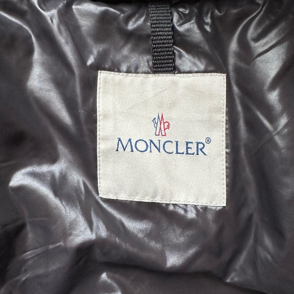 Moncler Daos Logo Print Water Resistant Hooded Down Puffer Coat Jacket. - Picture 11 of 16